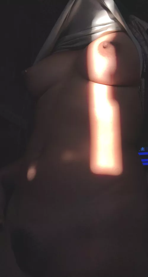 A little sunlight and shadow play, hope you like!🌞🖤✨