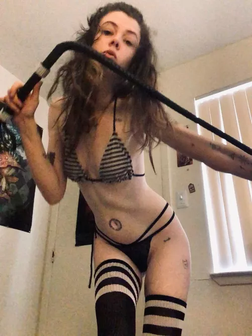 Bend over and make Daddy’s job easier, slut. 😈 [domme]