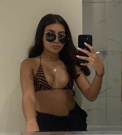 Cum tribute and get a pic of her ass