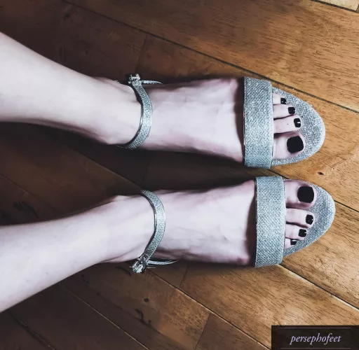 do you like my shoes? 🥰🖤