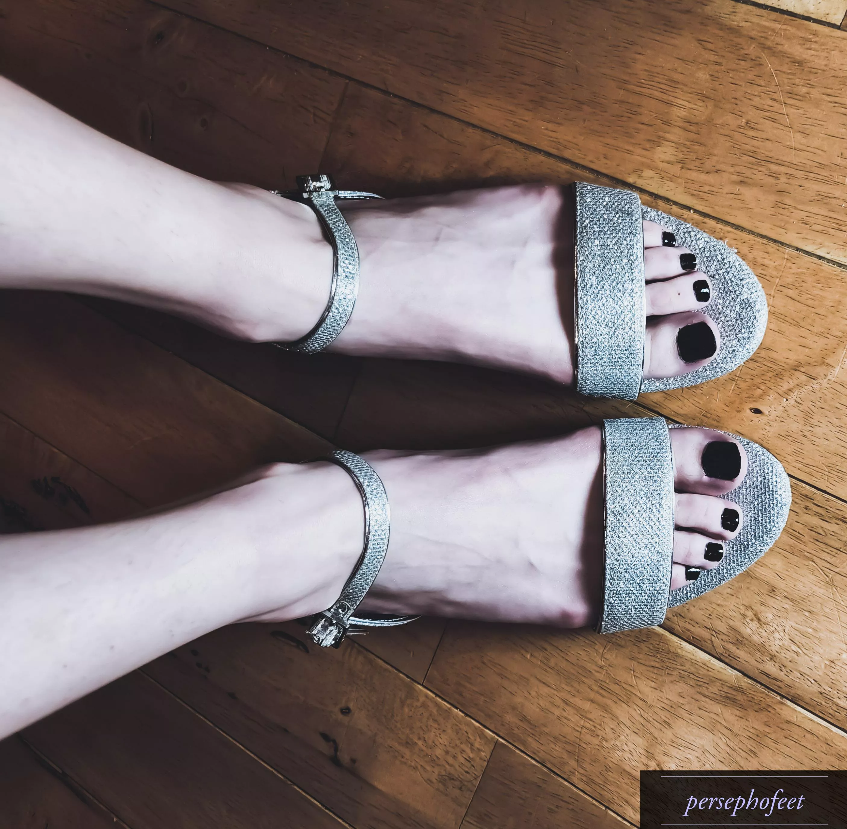 do you like my shoes? 🥰🖤