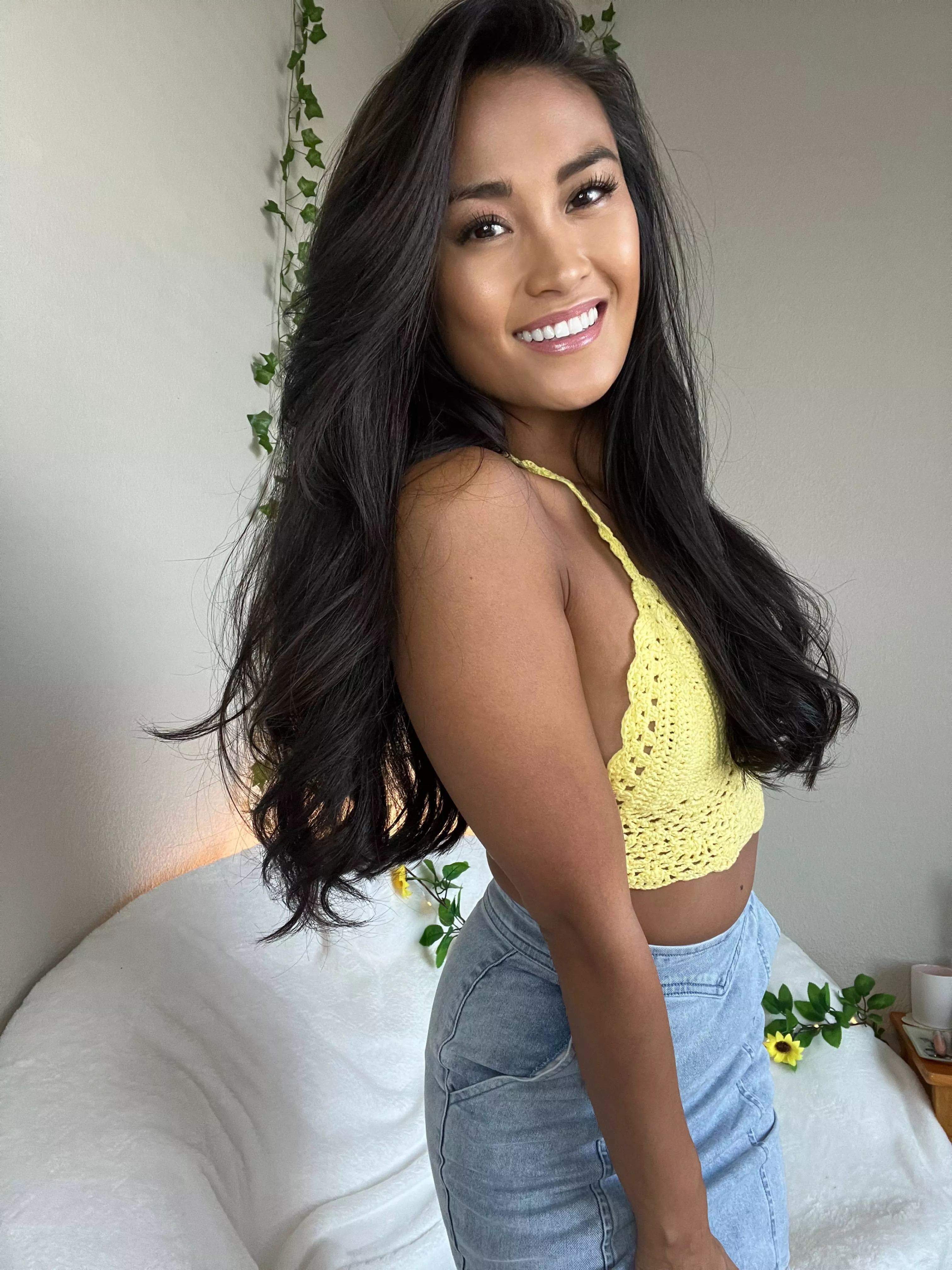 Hi! I'm Asian cutie and I really need your white cock now.🤍😜