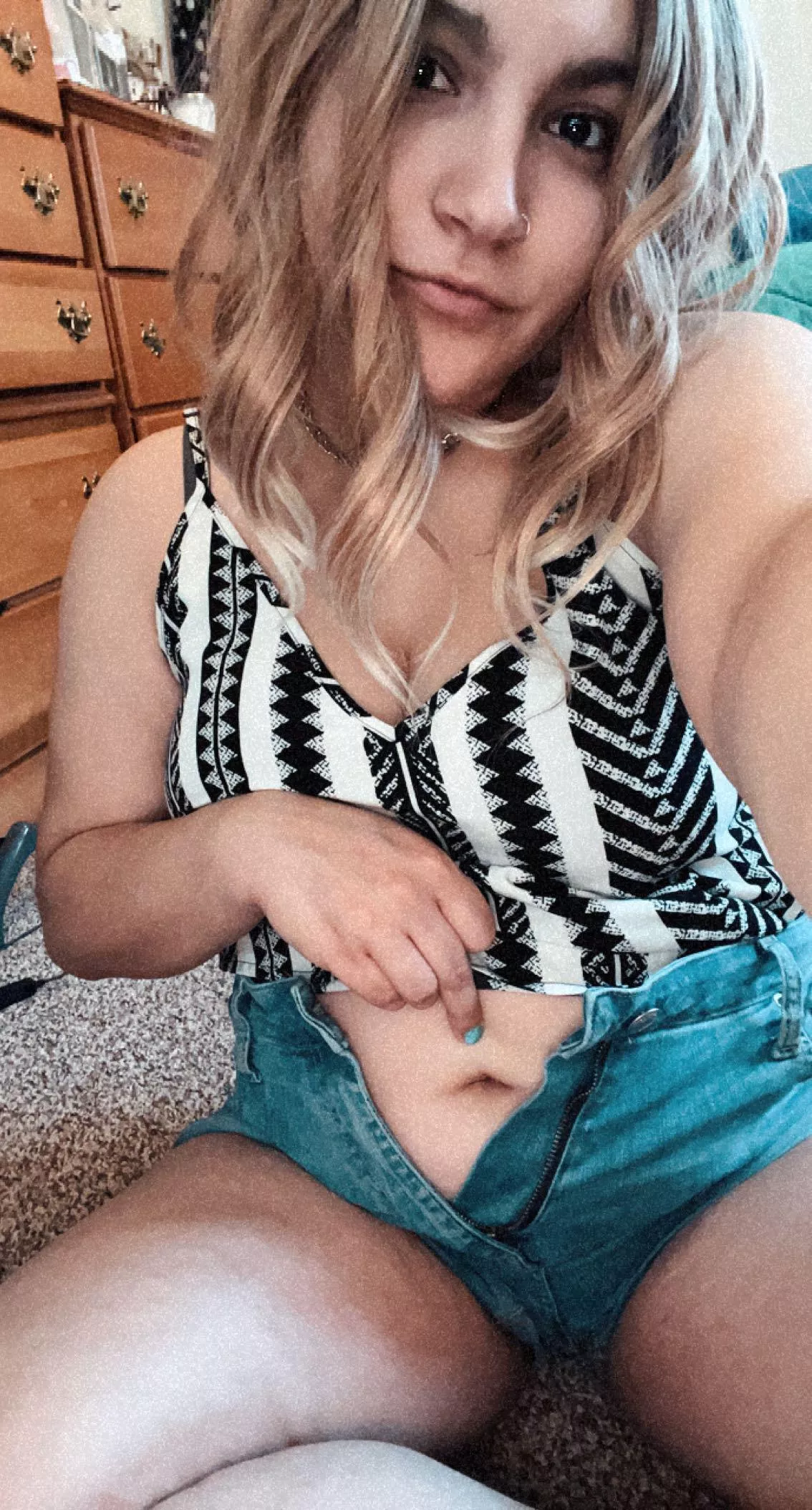 I love deep belly buttons. 😏