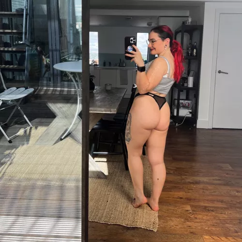 Im only 4ft 8” but my ass makes up for it ☺️