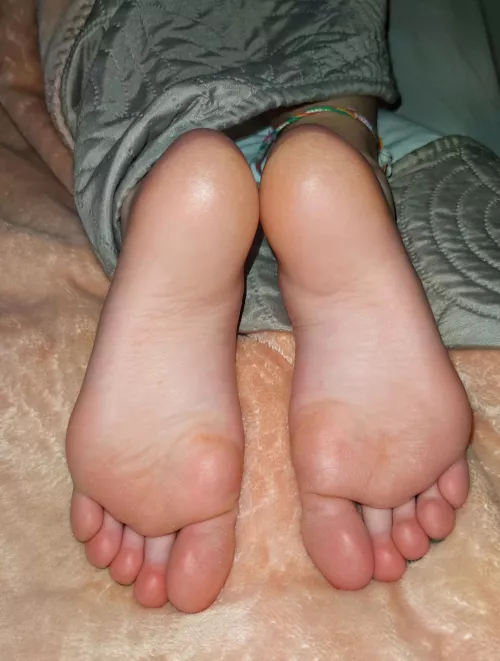 My boyfriend loves my sleepy feet, he says they smell fantastic. Is he the only one?
