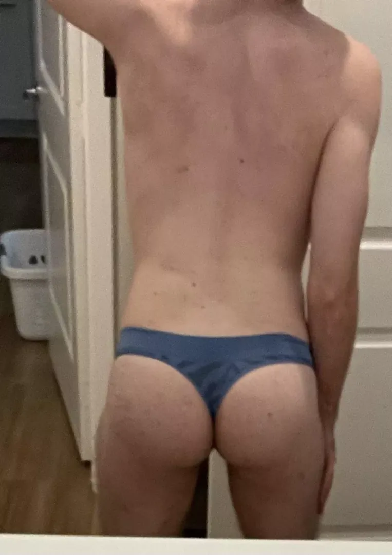My gf left her panties at my house and I couldn’t resist the temptation to put them on 🫣