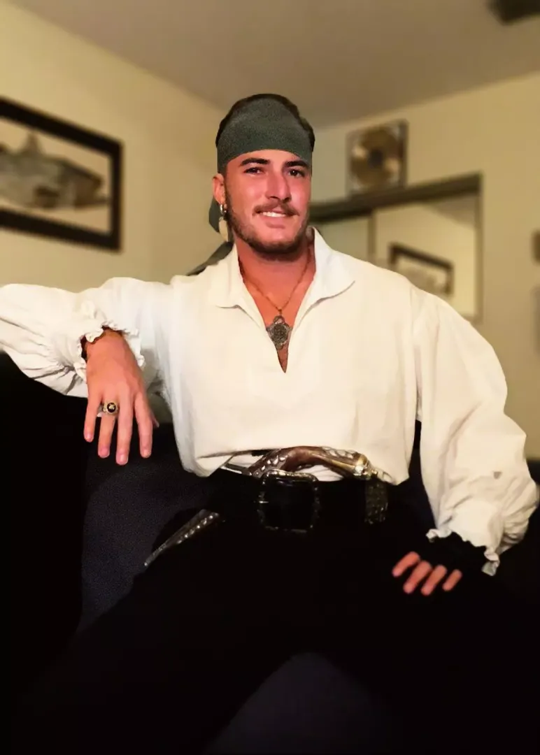 Aye, I’m the reason why all the rum is gone💀🏴‍☠️ Cheers to the weekend, mates!