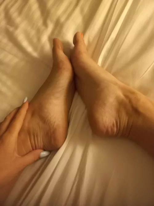 Do you like girls who skillfully handle feet and cock?