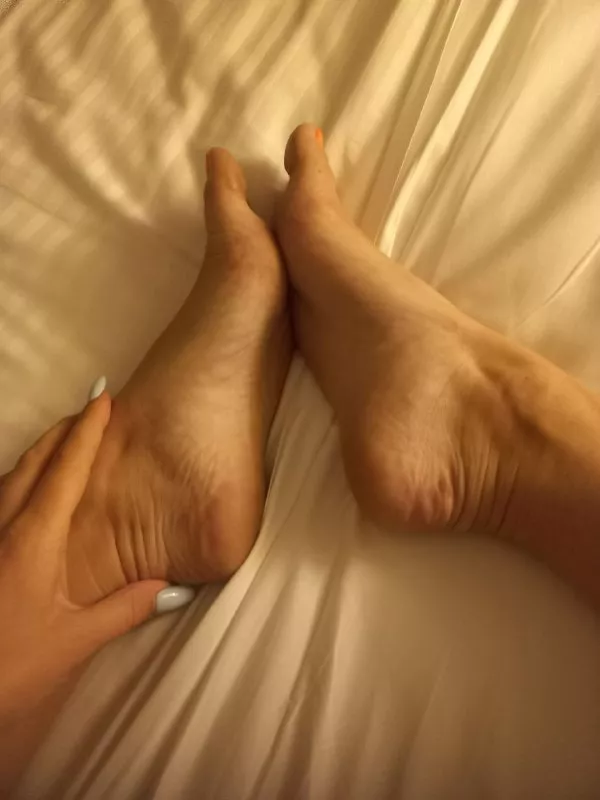 Do you like girls who skillfully handle feet and cock?