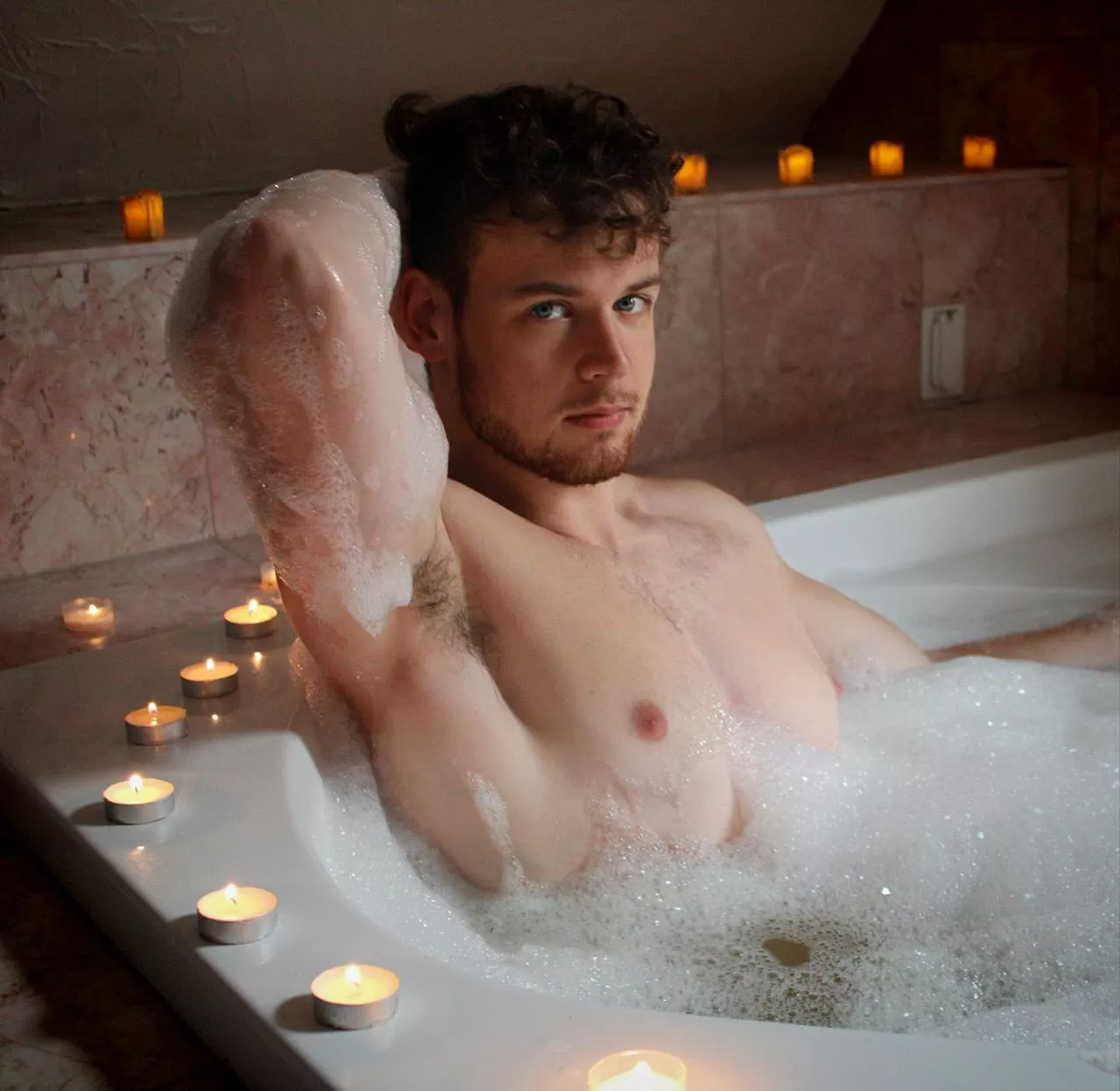 Guess how many candles I used around the tub?😜