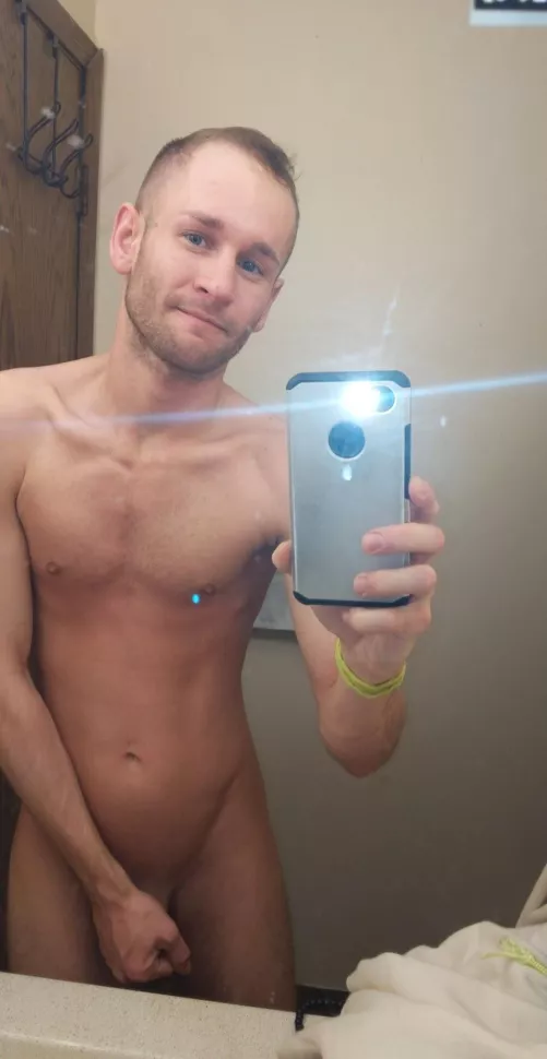 hey 420 friendly guys hi I'm Aaron 👋