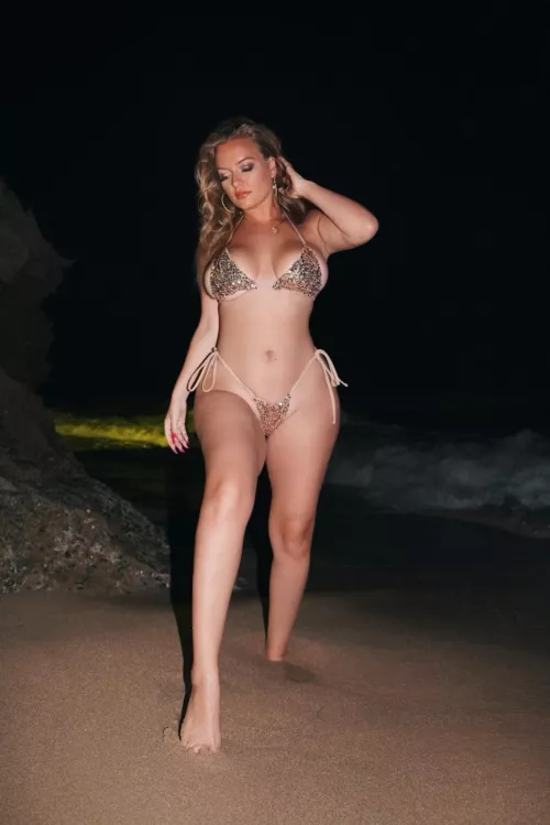 I love to get fucked on the beach