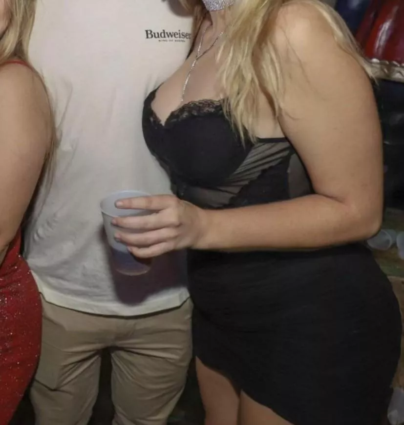 i think coworkers noticed how I thickened up at our work party…