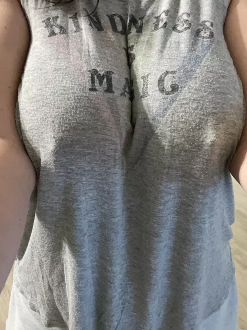 It’s cold in my room! Who wants to see them?💋(F44)