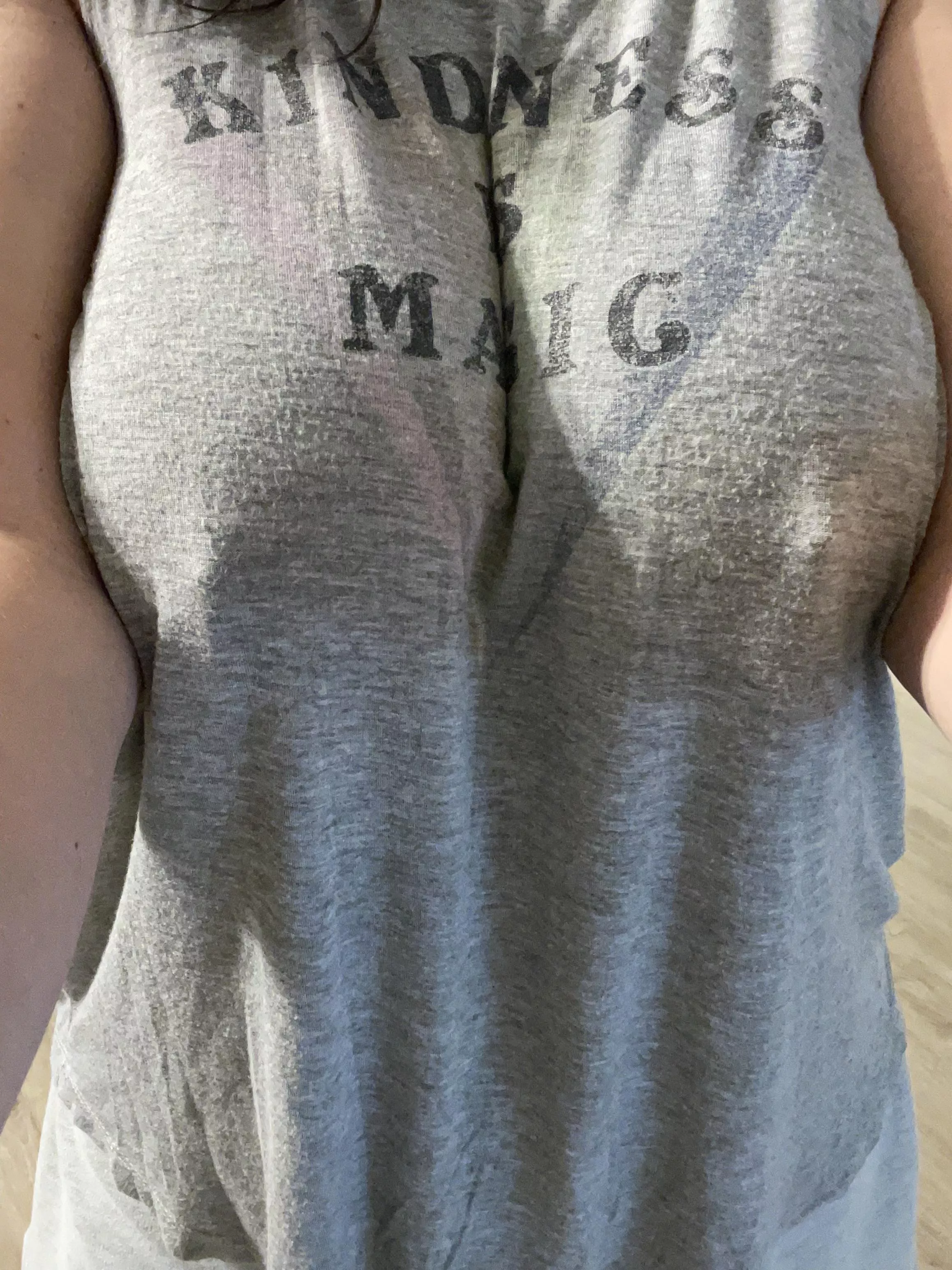 It’s cold in my room! Who wants to see them?💋(F44)