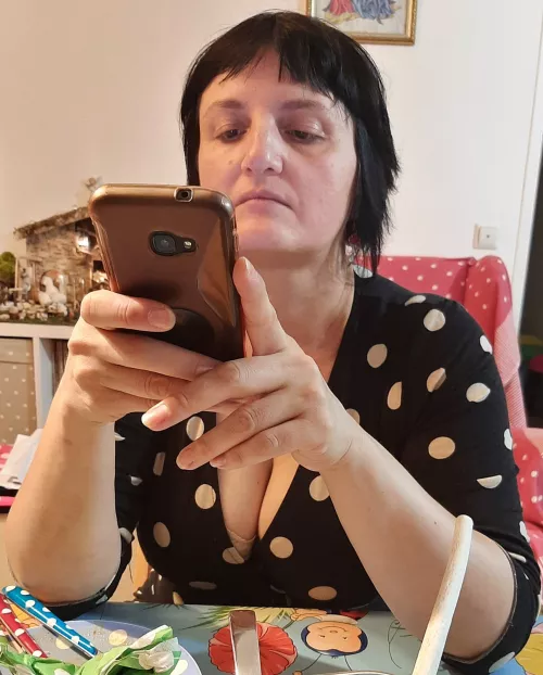 just wanted to post that pic and share it with all of you, who still havent seen it (44yo wife) 🥰 🥰 🥰 ❤️ ❤️ ❤️