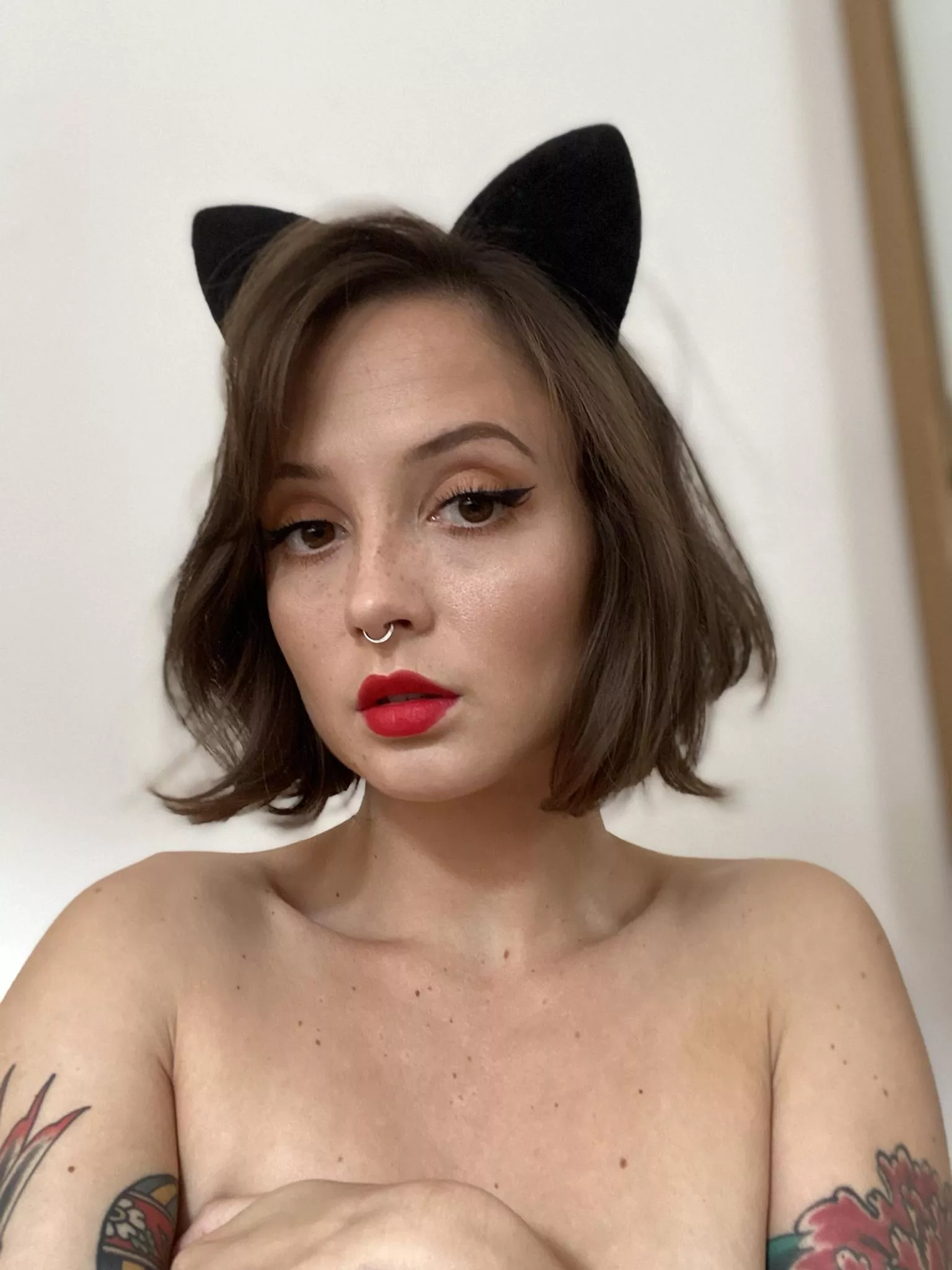 Kitten's got claws [28F]