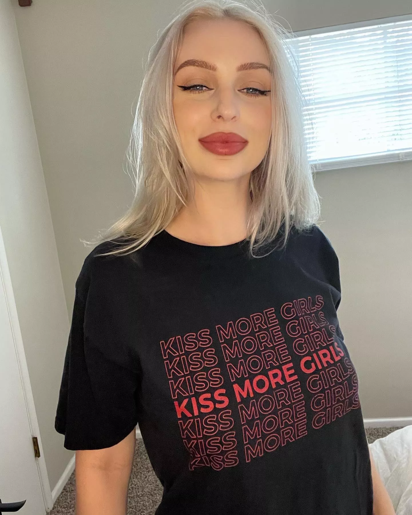 Like smoking hot blondes? Come check out my OF. Free trial right now 😈