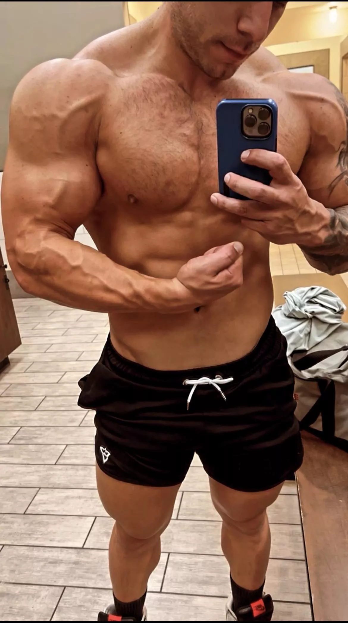 [M] Nothing is more empowering than a post workout pump 🔥