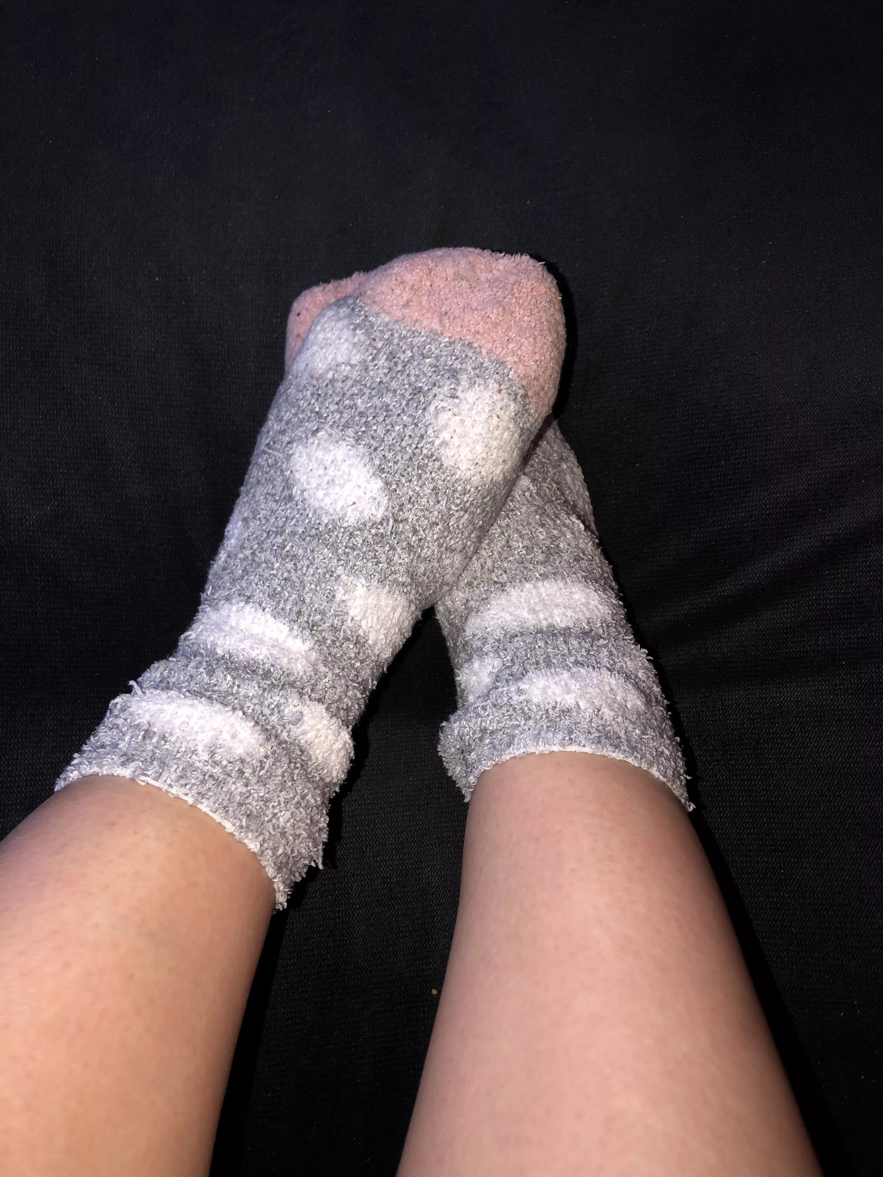 My feet have been getting nice and sweaty in my fuzzy socks today, come get them😇