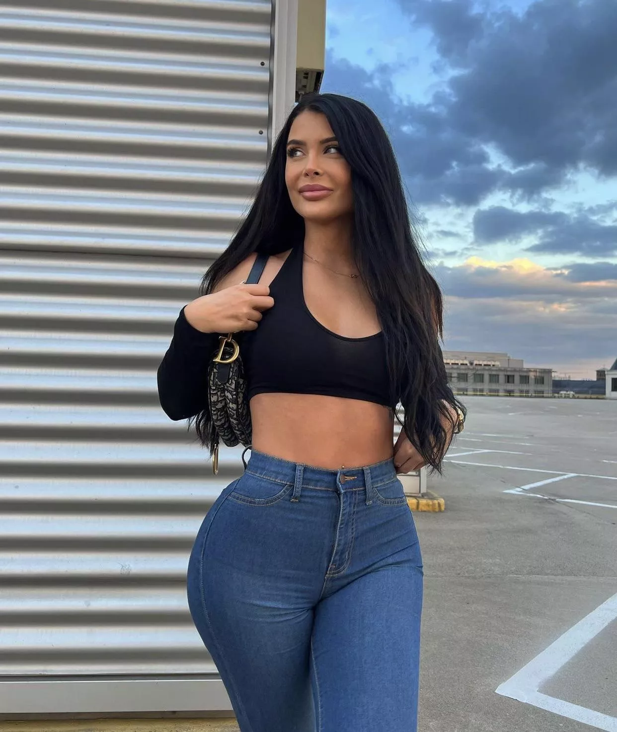 Pure beauty rocking jeans Pure beauty rocking jeans