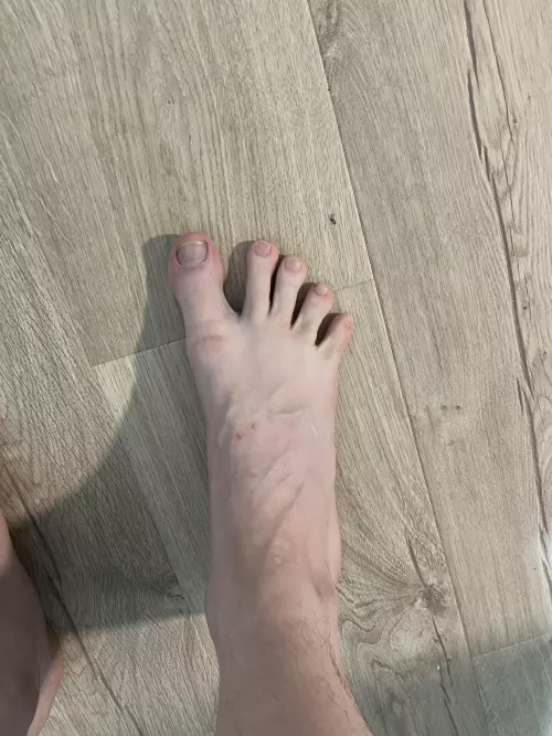 Rate my foot 😏 DMs welcome