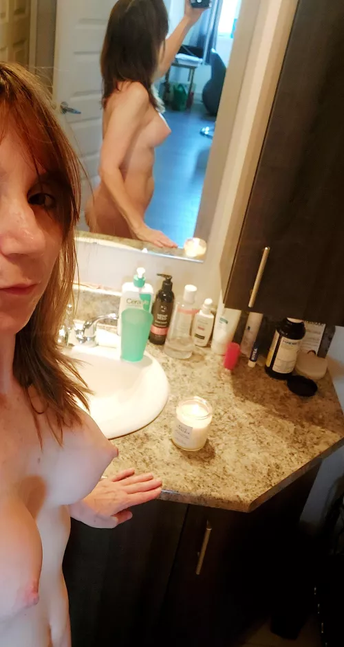 Saturdays are better when my kids are out and I can take nudes 😊