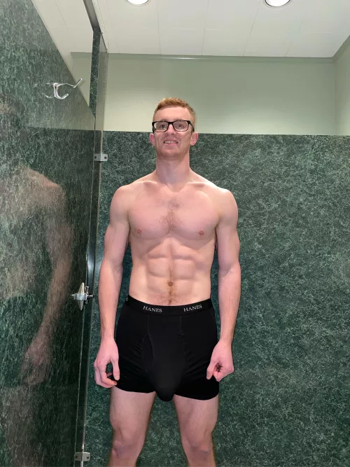 Stretching my underwear pretty good🍆🦵🏼