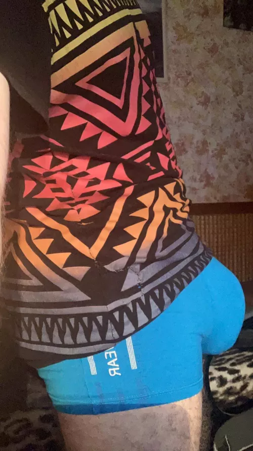 Wanna feel how heavy this cock is?😁