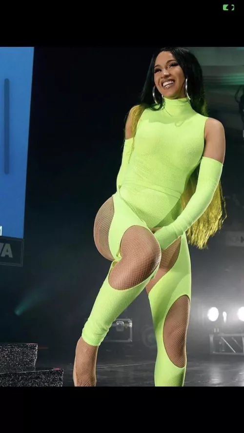 Can someone rp as her and feed i Got a scenario But would love to hear yours