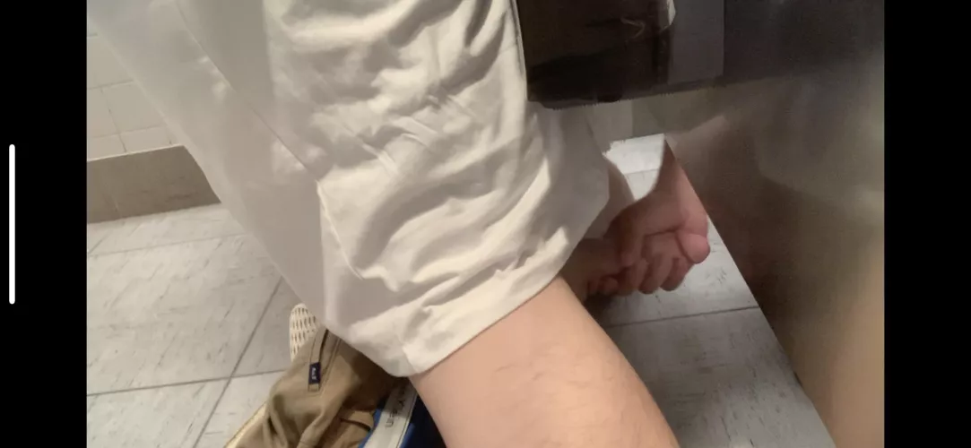 Could tell this dude was spying on me and kept tapping his foot, I couldn’t help myself 🤷🏼‍♂️