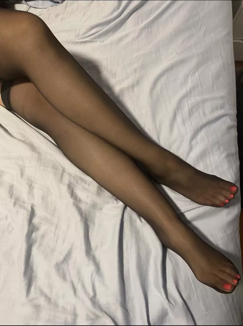 Do you want the nylons on or off when they're around your 🍆?