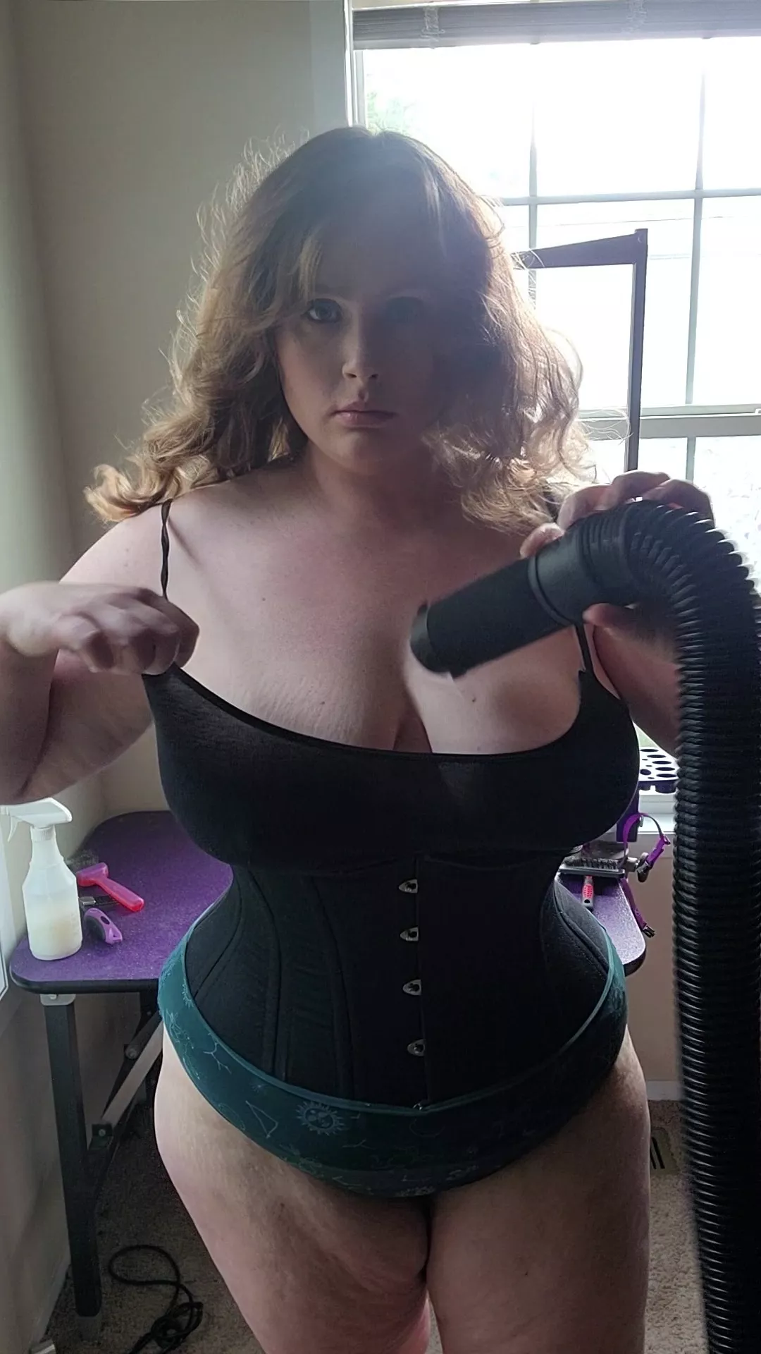 Dog groomer by day, MILF by night, Groomer's give the best blowjobs