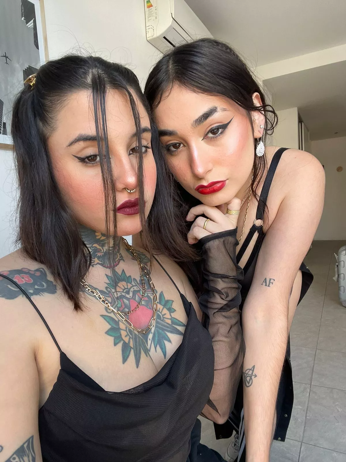 [domme] 2 latinas ready to ruin your pathetic sad life 💅🏻