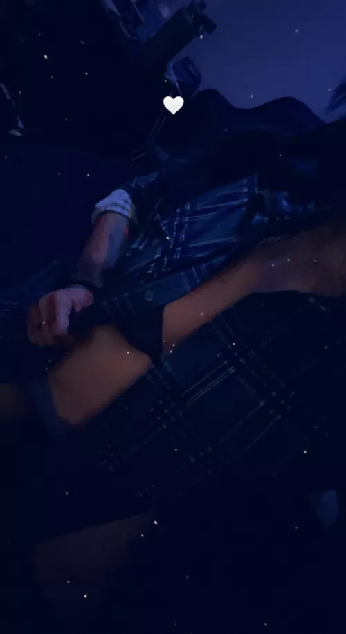 [F] Having a relaxing evening in mood lighting 💙