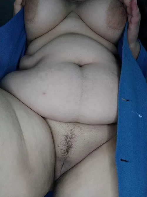 fatty pulls her pussy up to you 🥵 what are you doing