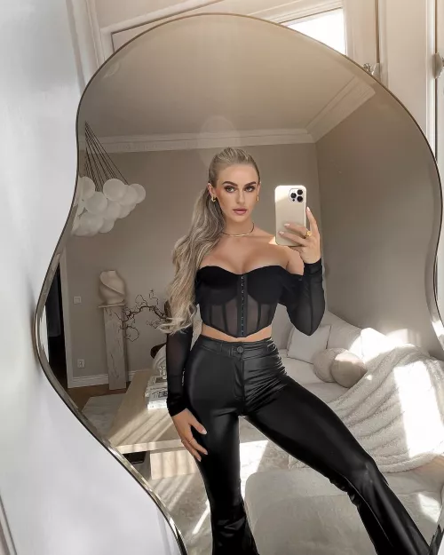 Hot Selfie