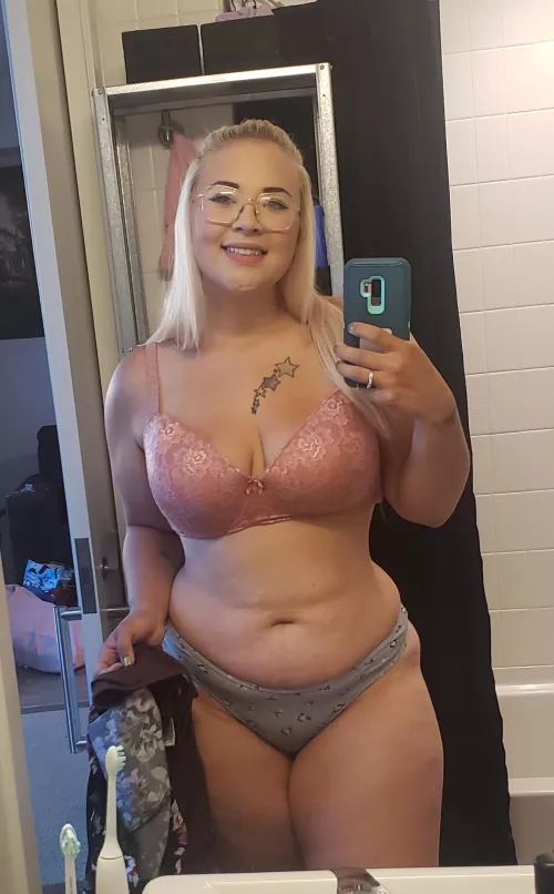 I'm just a simple girl... who LOVES sharing my crazy sexual adventures with the world 😊 Link 👇