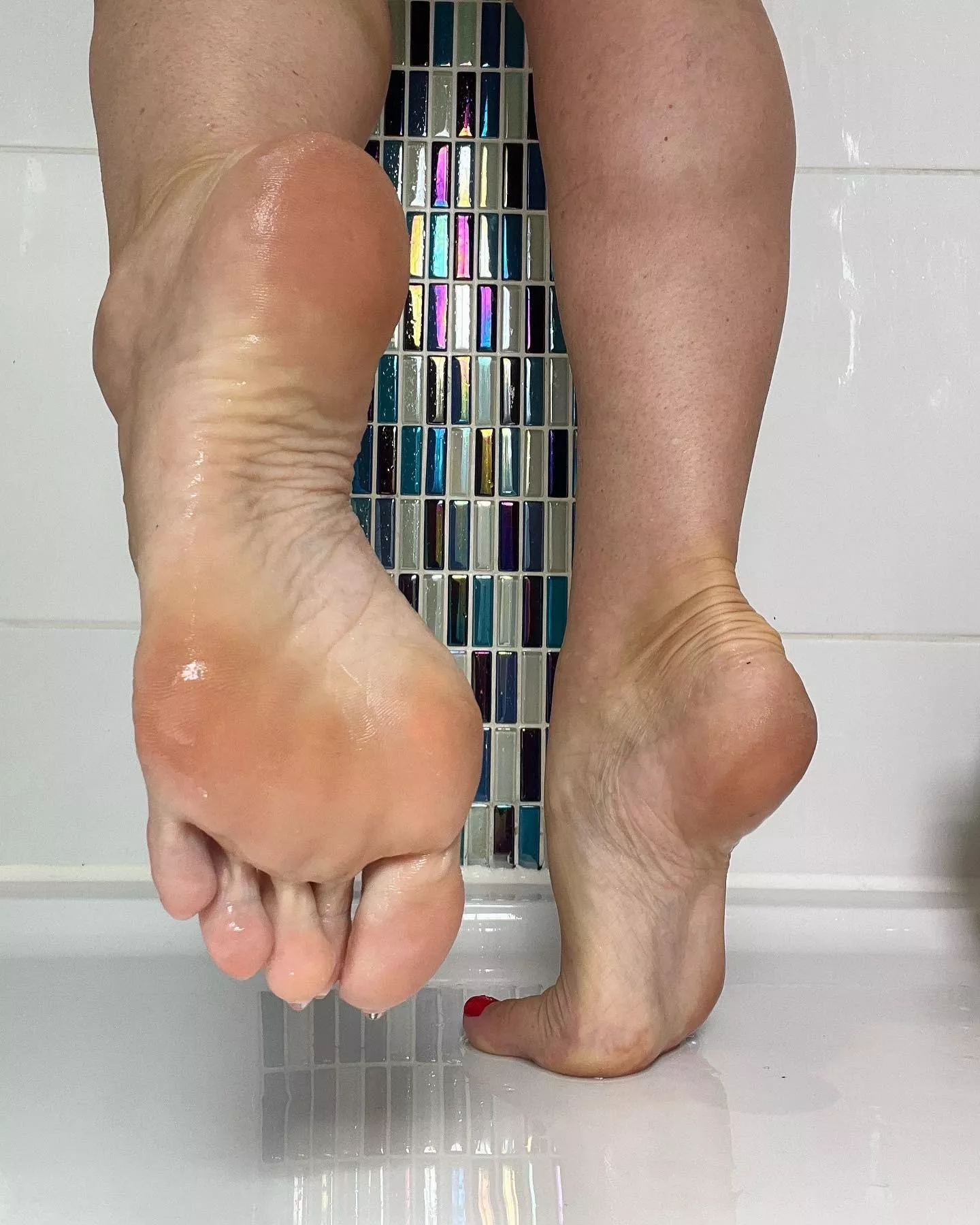 Who is licking those drips? 💧