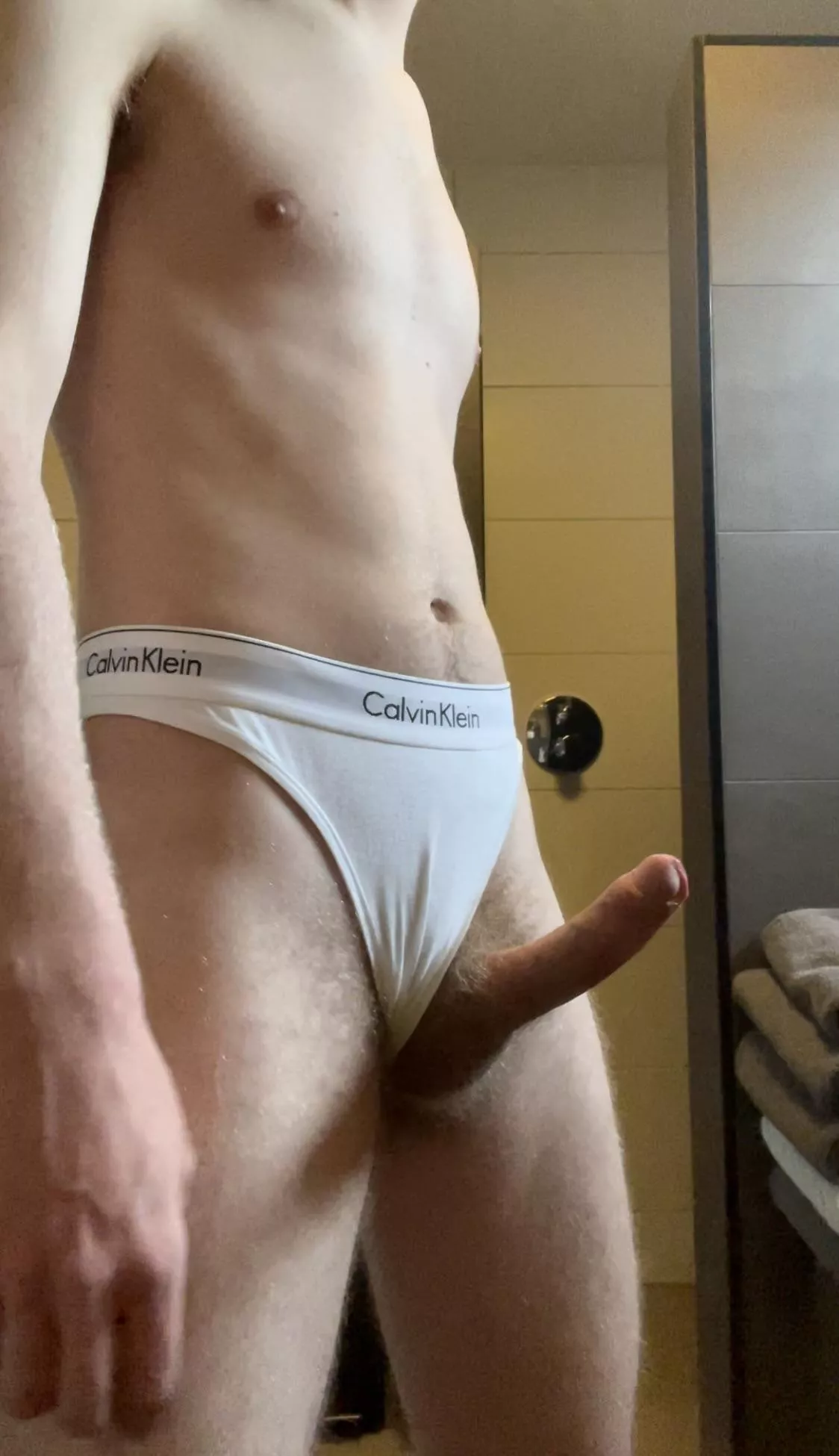 20m anybody looking for a cute houseboy 😏