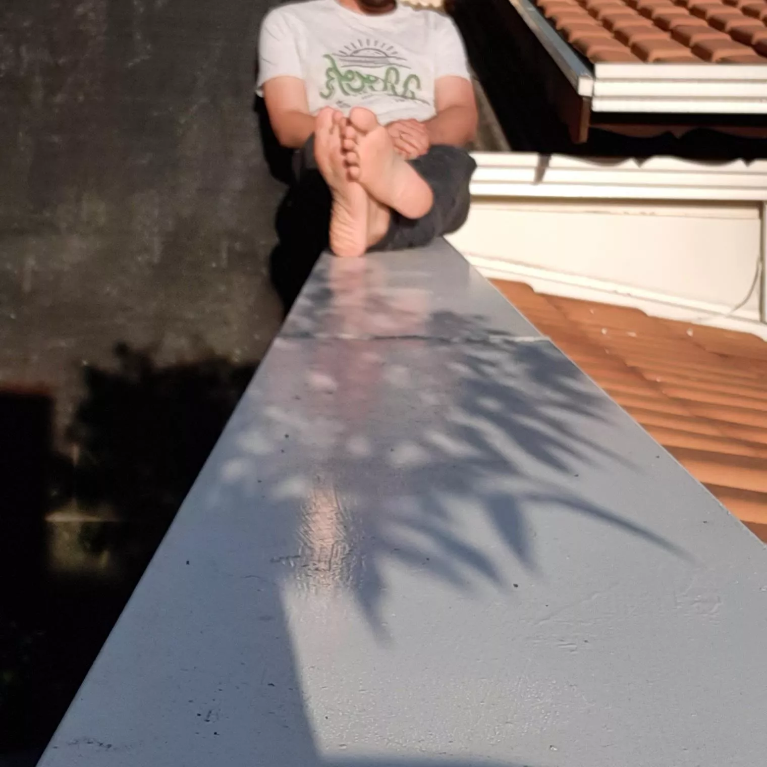 30yo love woshipping a nice manly feet pm me. wickr/tele Passandre92