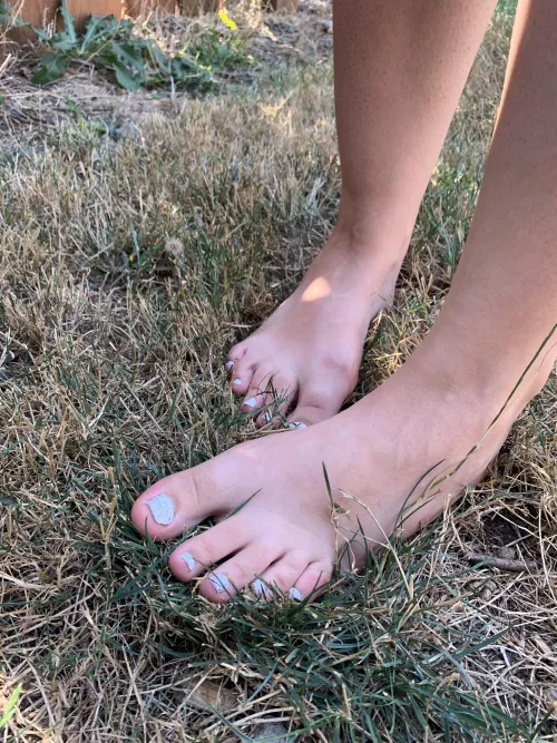 Feet picks and more when you visit my page! Let’s be friends and tell me what you are looking for!