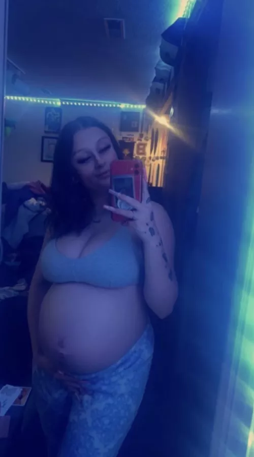 First 100 ppl to dm me I’ll send them a link for 75% off my spicy site 😳🤤