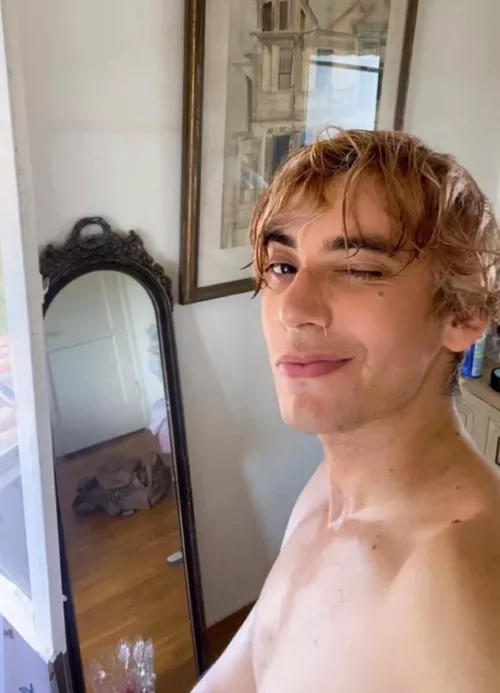 Hey. New here 👉🏻👈🏻