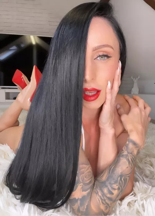 Lipstick by Louboutin 💄 perfect shade to match perfect soles 👠(f)