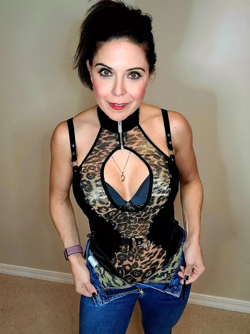 mom, 46, in my hunting gear. as you can see from my mom-face, you can trust me. now...come closer...