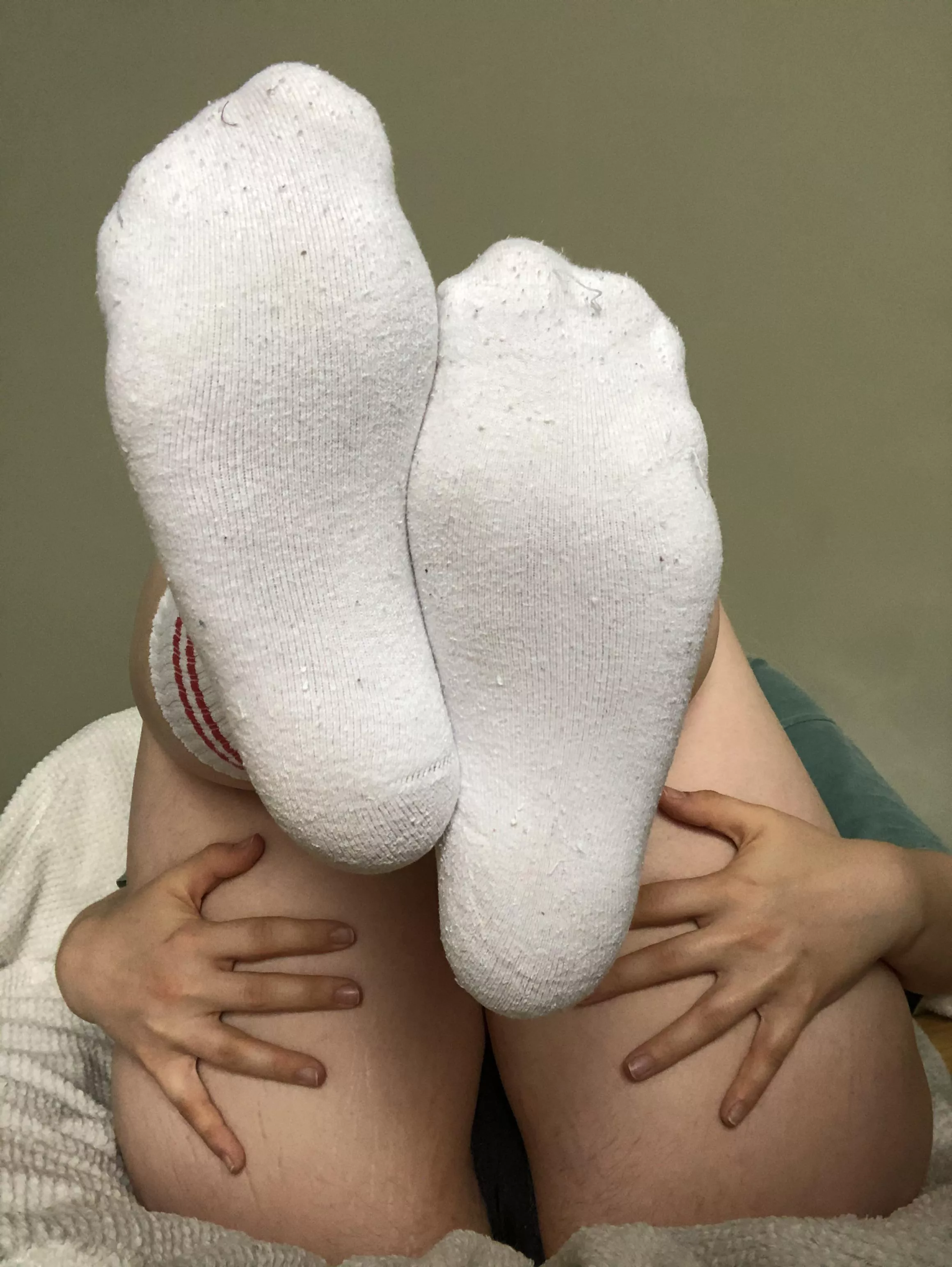 Morning!! Time for me to wear these pretty white socks all day and get them covered in my scent😈 [selling]