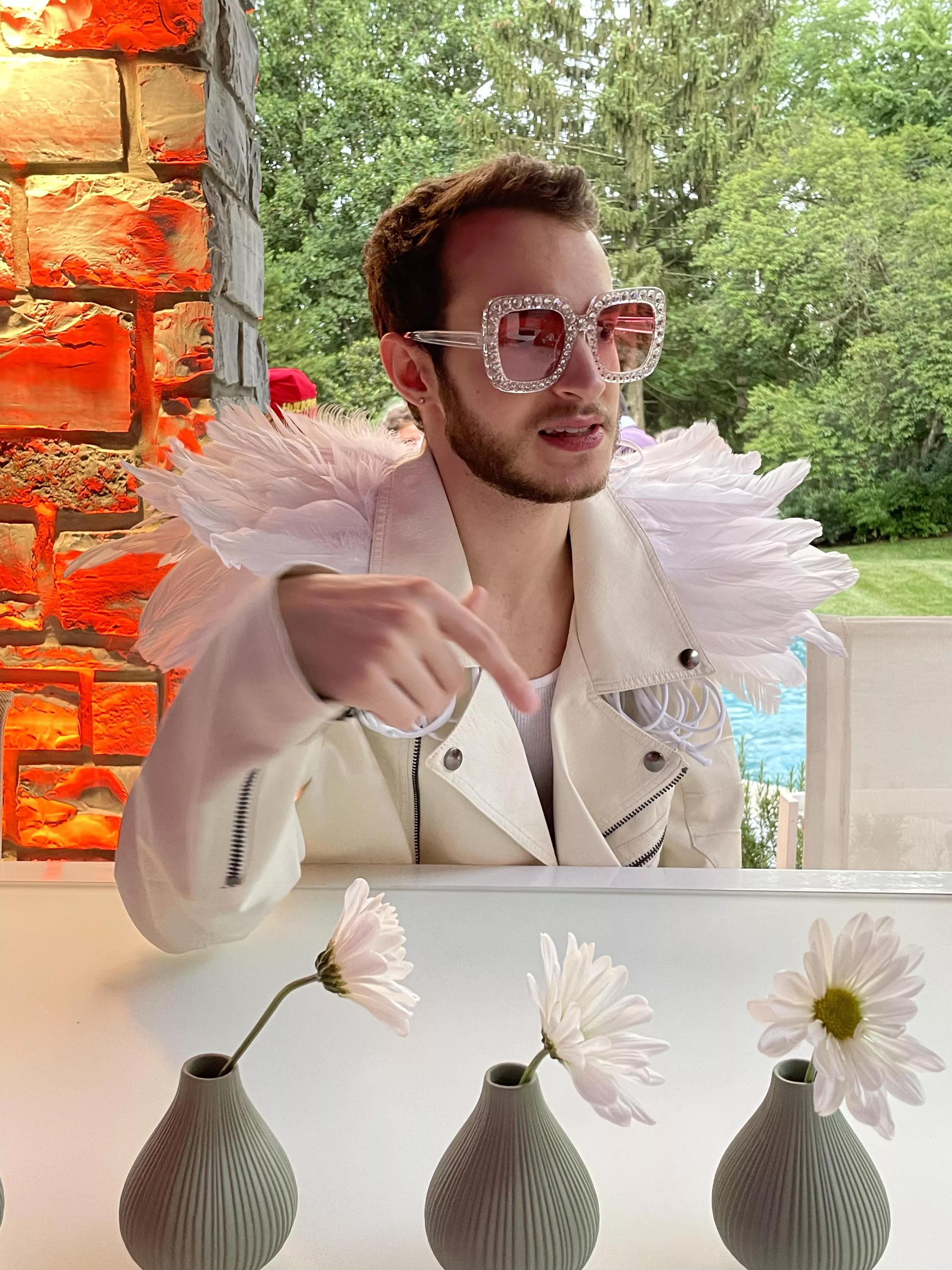 Snapped a lot of necks at the 70’s Icons themed party 😎