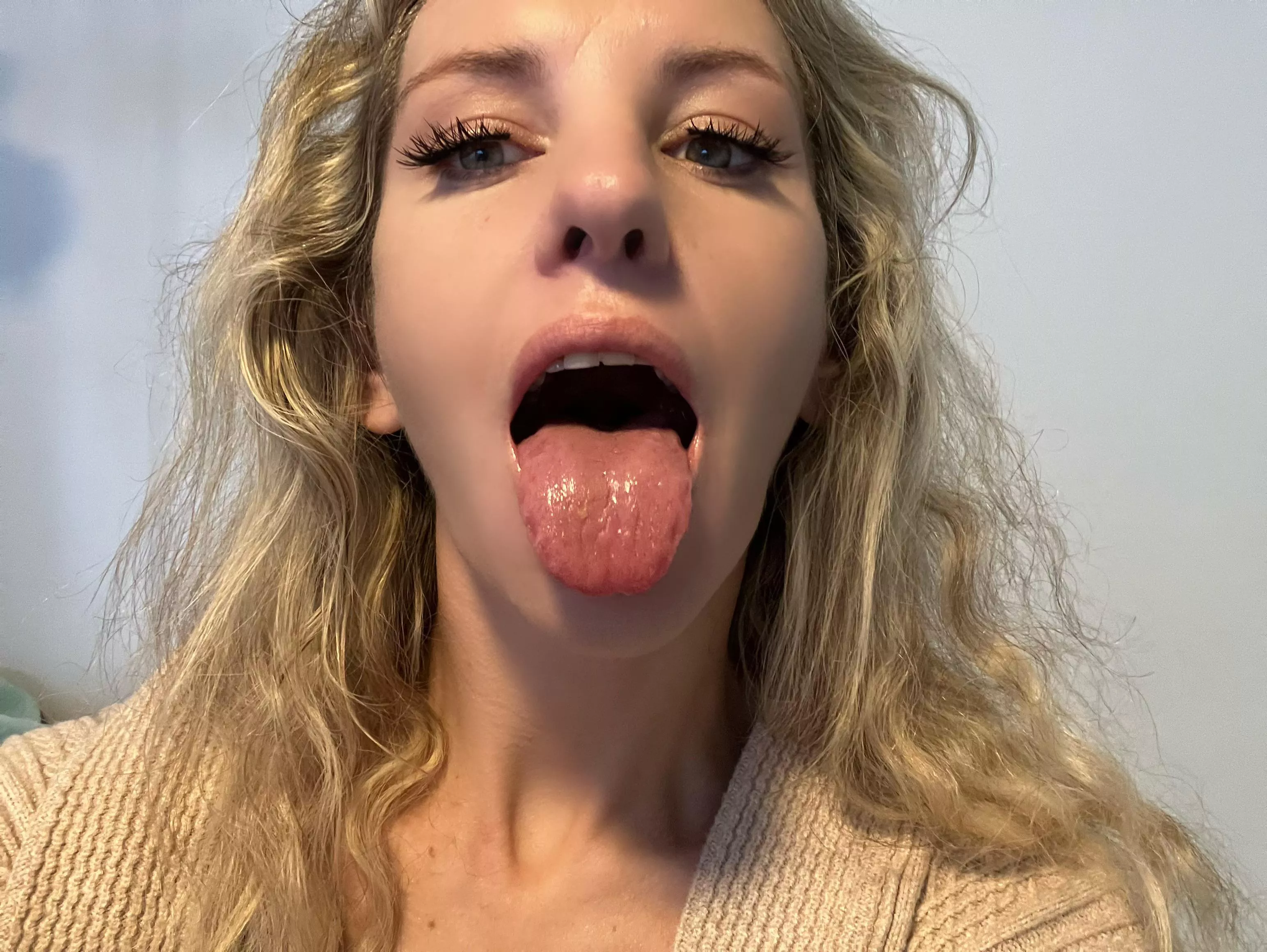 Tongue fetish anyone ? Tongue fetish anyone ?