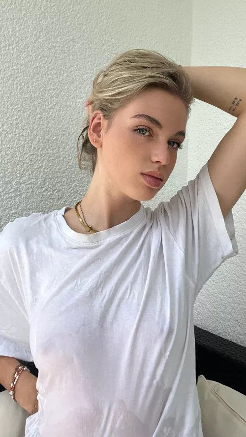 Would you kiss me😘 ?